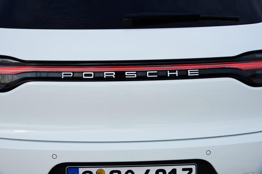 Логотип Porsche Macan S (95B) 2018 года  (WW) (фото 190 из 235)